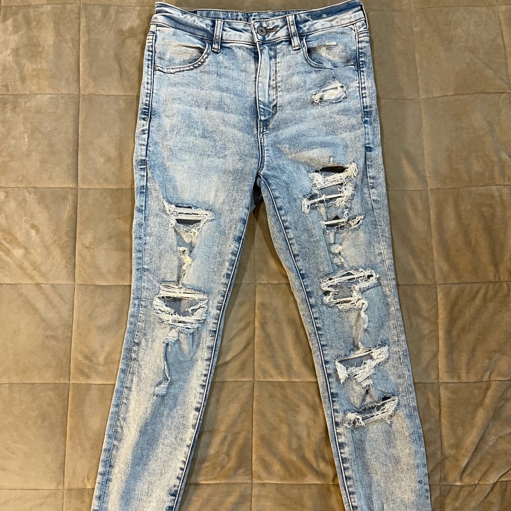 American Eagle Light Wash Super High-Rise Jegging